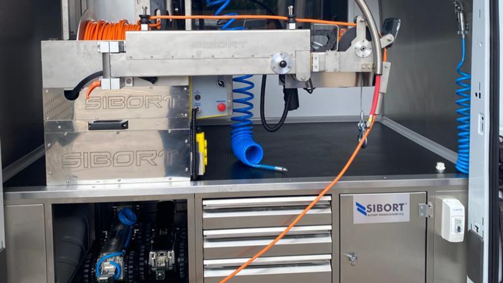 Kanalizasyon ve Yağmur Suyu Hatlarında PVC Boru Kesme ve Temizleme İşlemleri